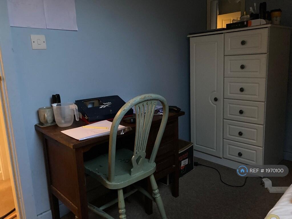 Bedroom 2 With Wardrobe/Drawers
