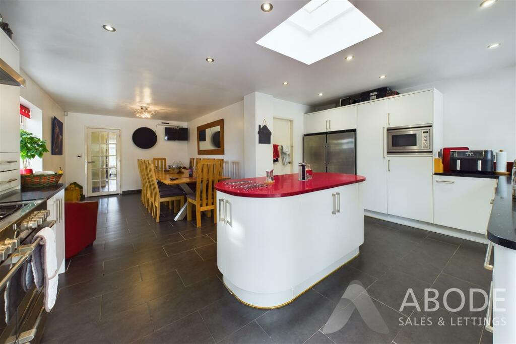 CAM02544G0-PR0195-STILL008.jpg
