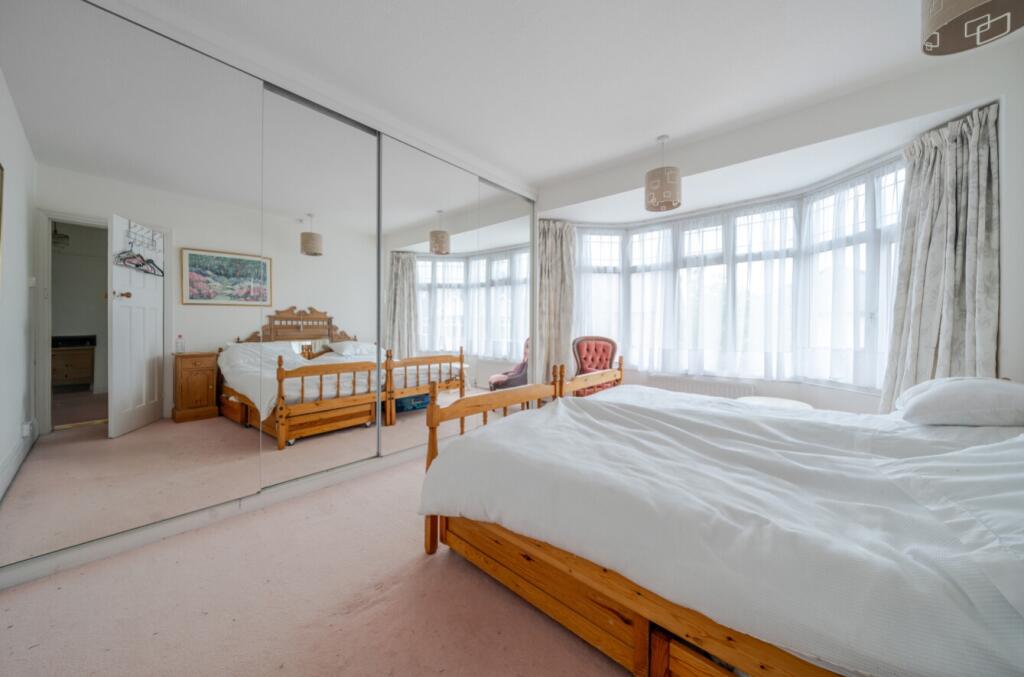 1300598-18-6835bb09594bb