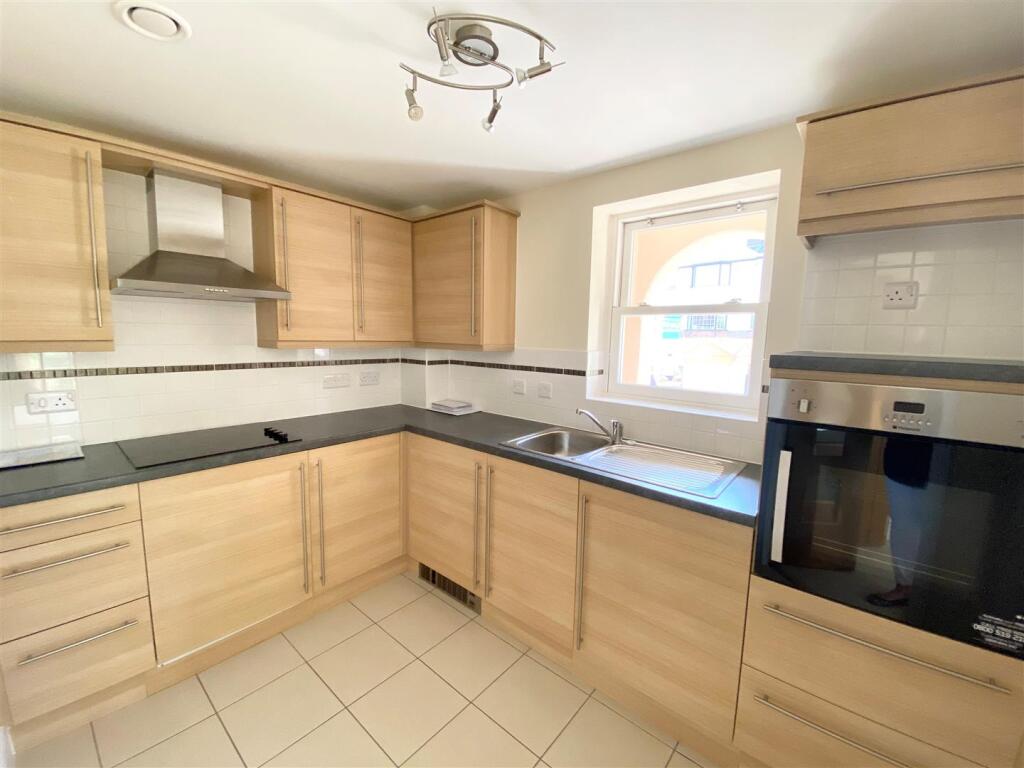 38 Cartwrigh kitchen.jpg