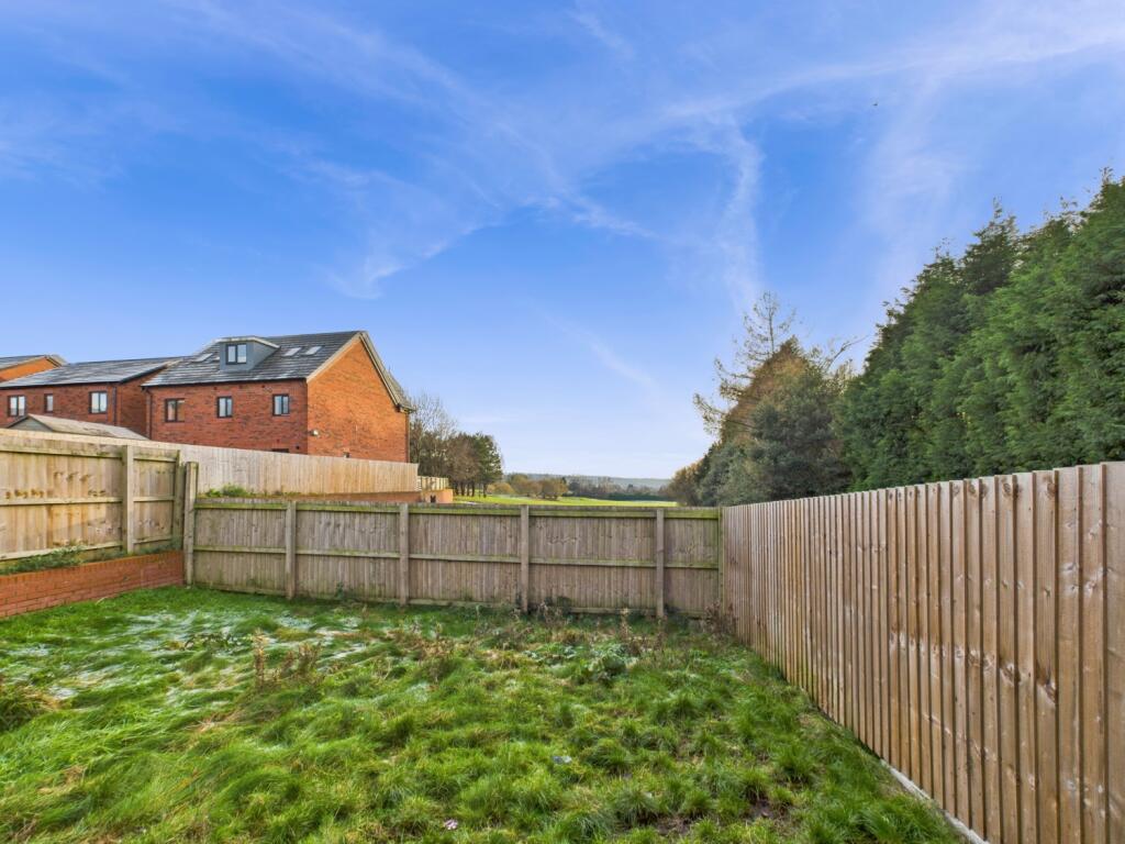 CAM03729G0-PR0178-STILL018