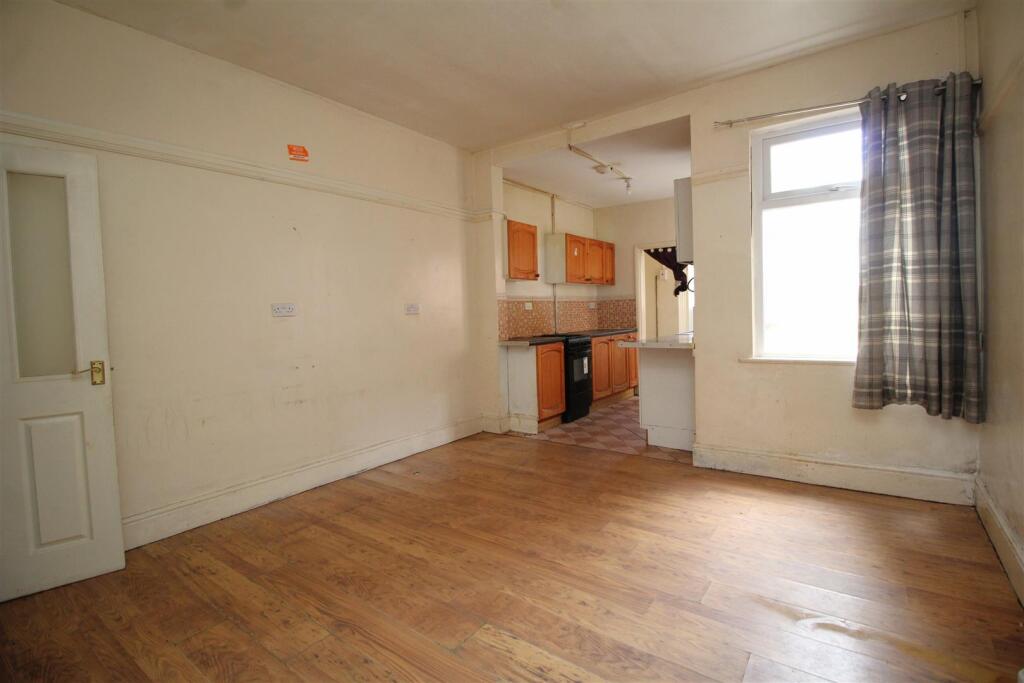 dining room 1 .JPG
