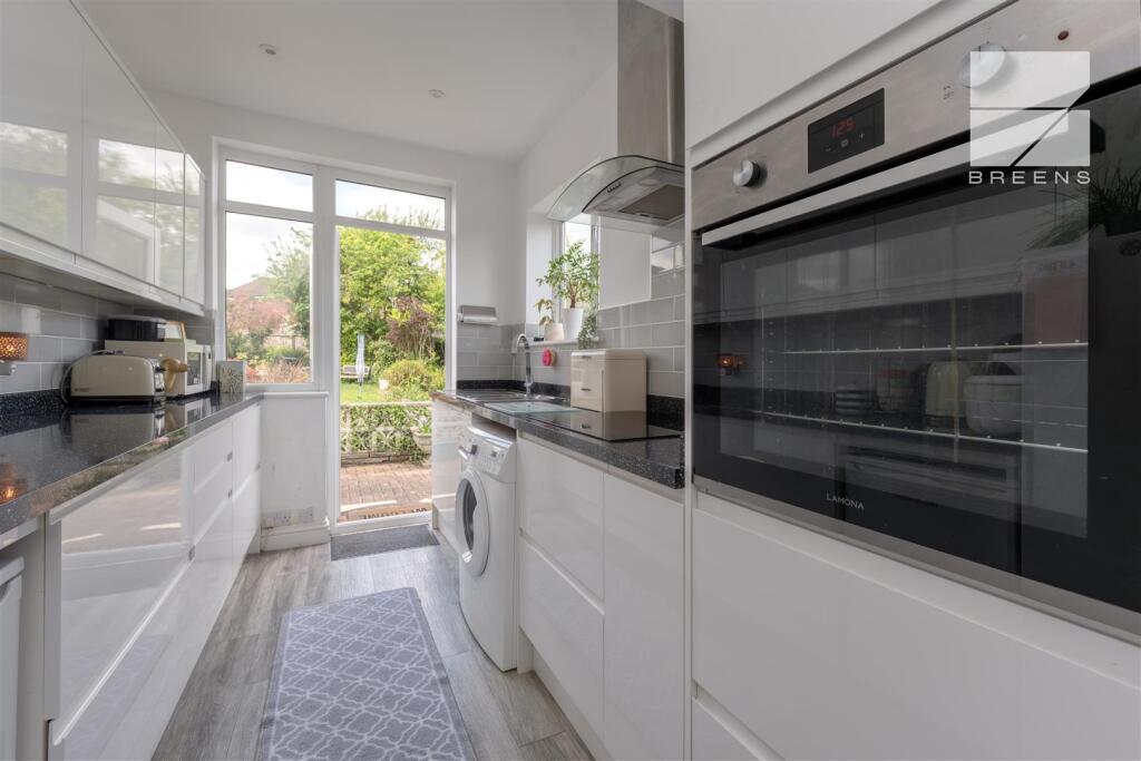 11 Dale View Gardens_0018.jpg