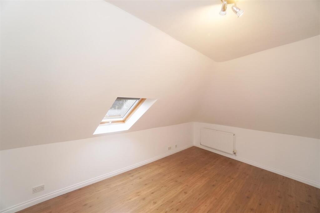 upstairsbedroom1.jpg