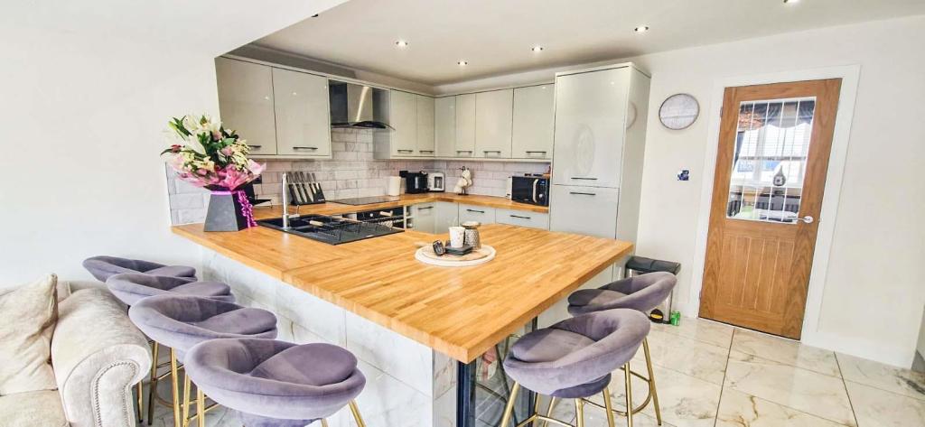 KITCHEN/ DINER