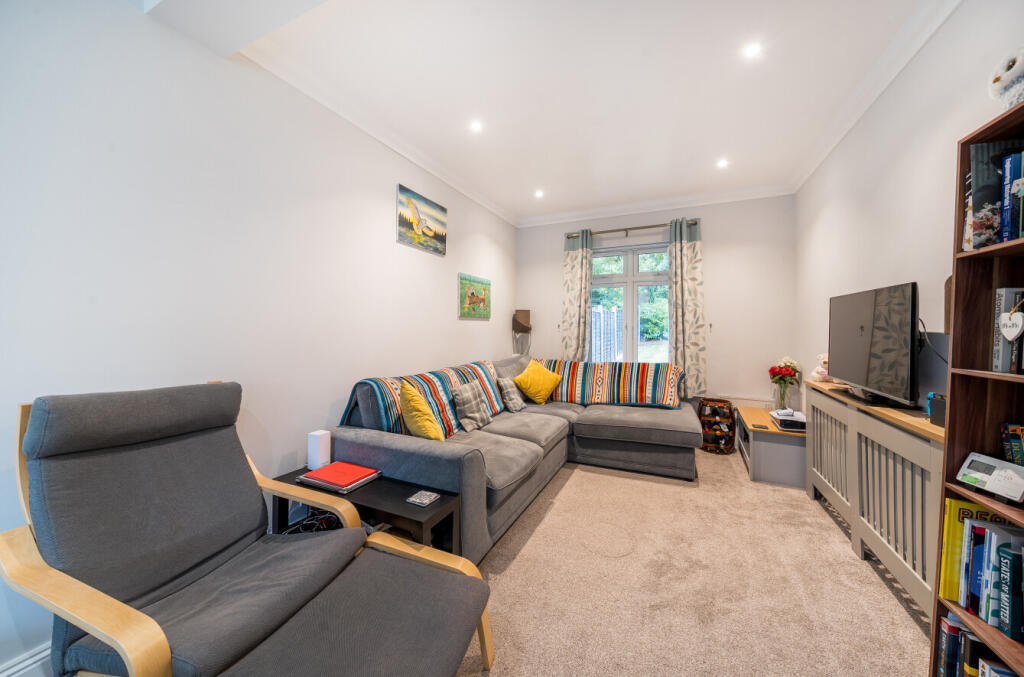 1368929-7-68ee85f...