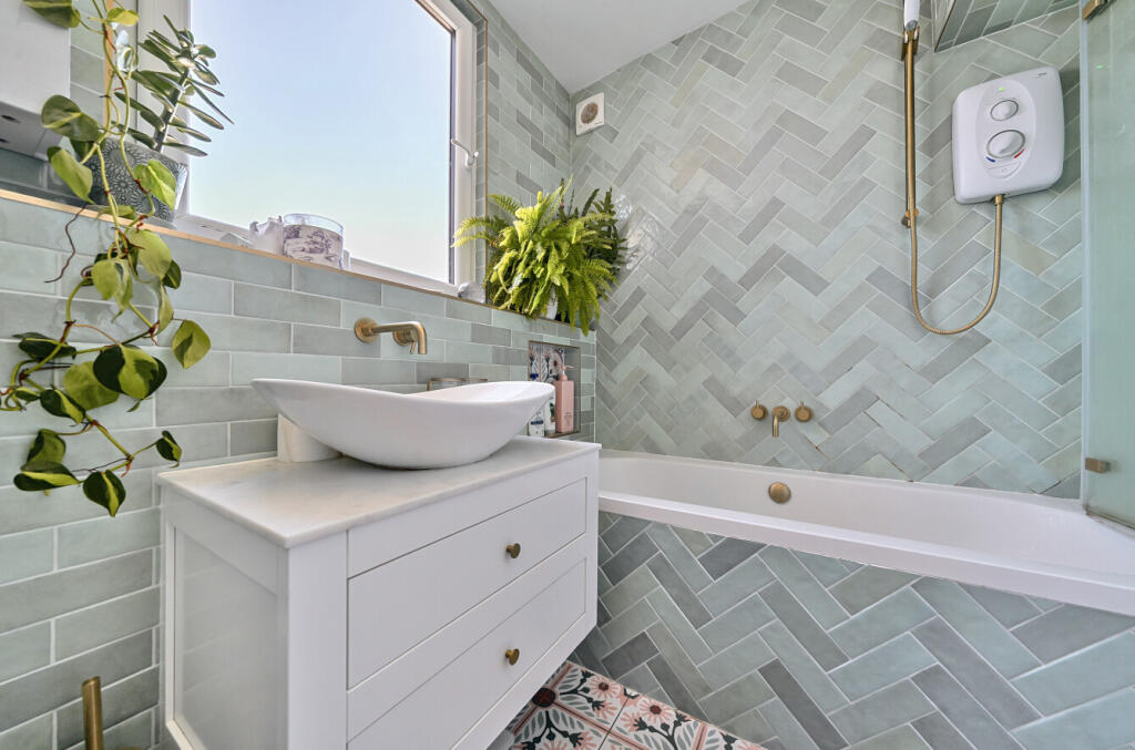 1320852-5-6870fa7...