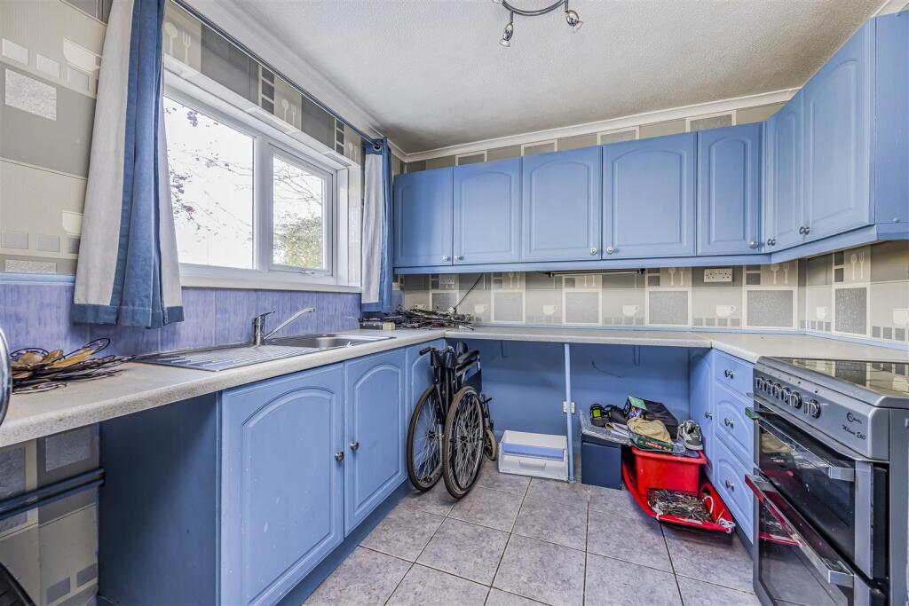 37 Springwood Avenue, Waterlooville-PorticoMarketi