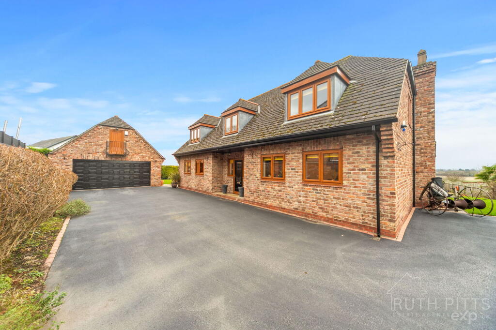 Holly Farm Court, Burghwallis, DN6