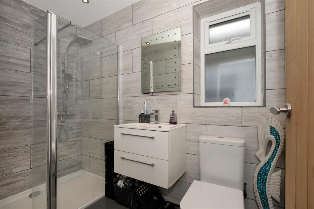 Shower Room.jpg