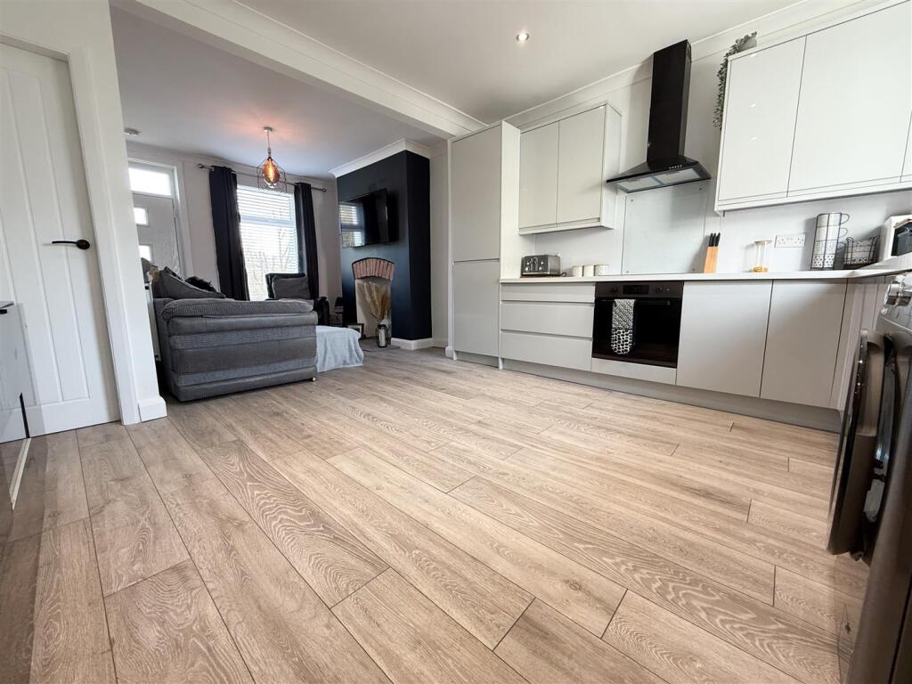 KITCHEN DINING AREA