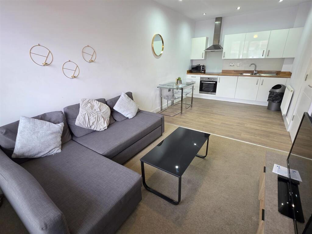 Lounge/Kitchen