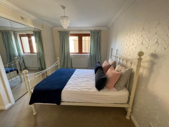 MainBedroomStraightOn