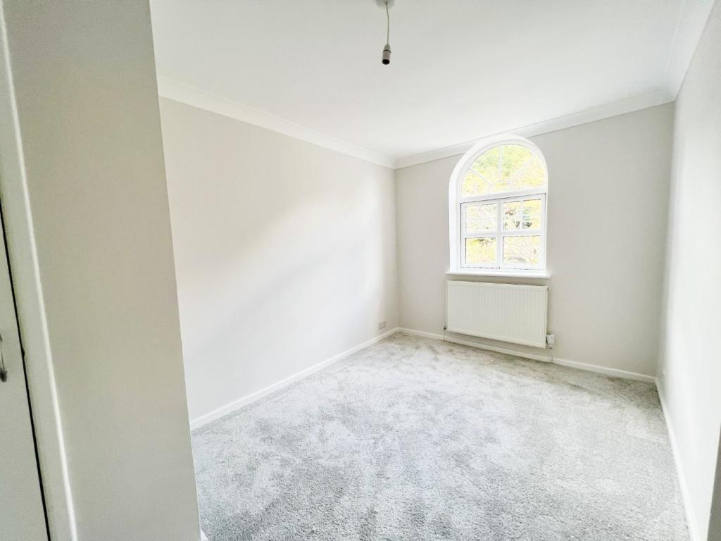 Bedroom 5.jpg