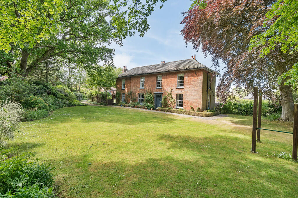 1294944-5-682f572...