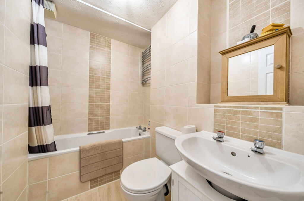 1346136-11-68b1ca...