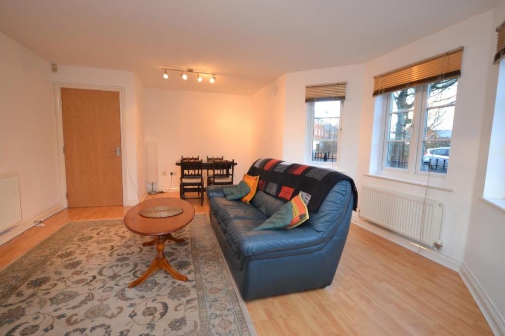 Sitting/dining room