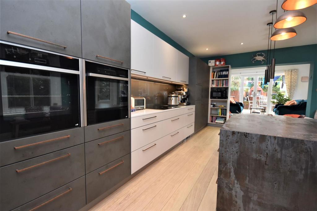 Kitchen..JPG
