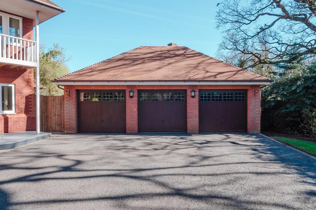 Detached Triple Gara