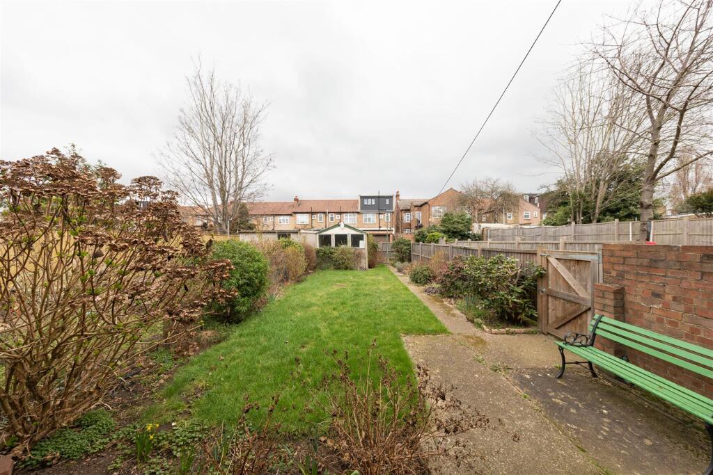 Gloucester Road, E17