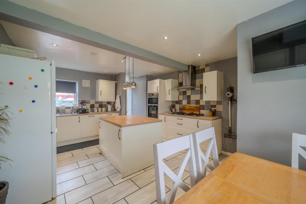 92 Court Farm Road-16.jpg