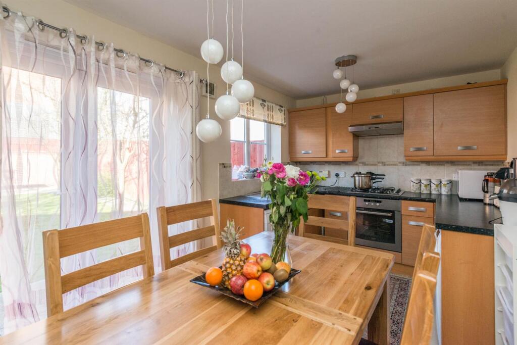 44 Pavillion Way NH 04.jpg