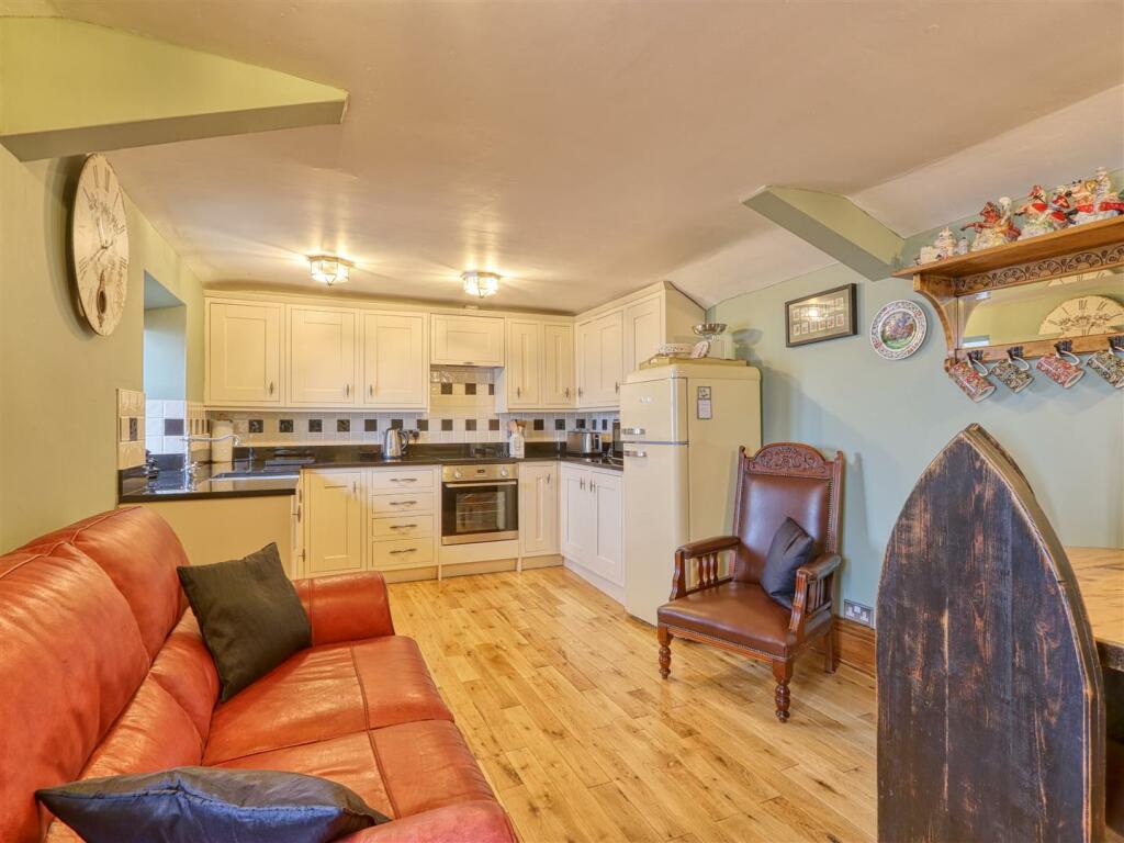 The Good Knight - Dining Kitchen