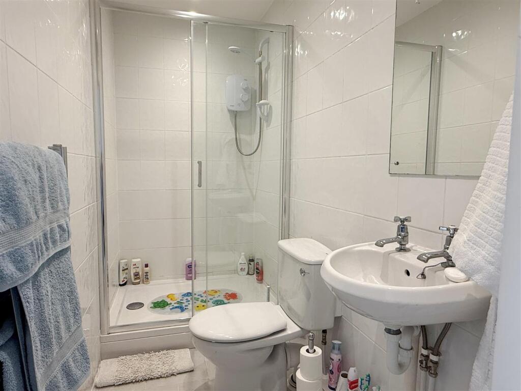 Shower Room 1.JPG