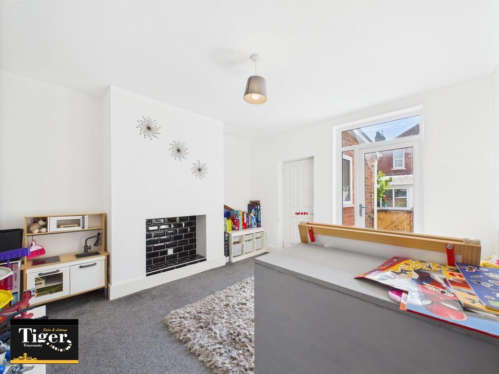 CAM02176G0-PR0580...