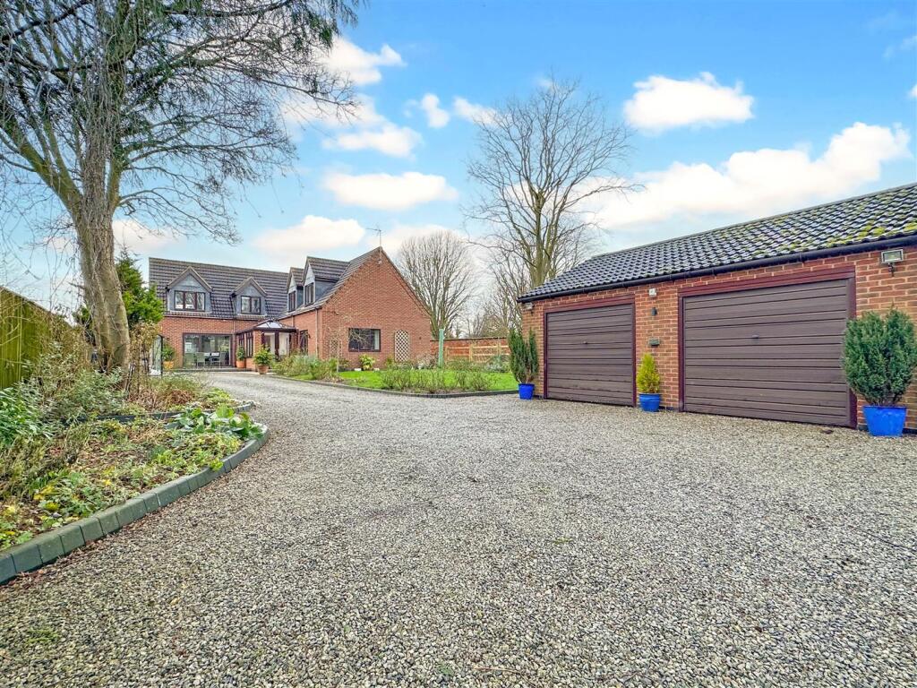 Detached Double Garage 706