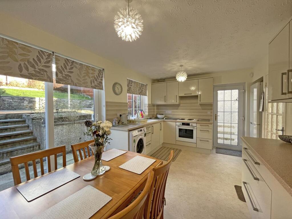 Culver Close 24 - Kitchen Dining 3.jpg