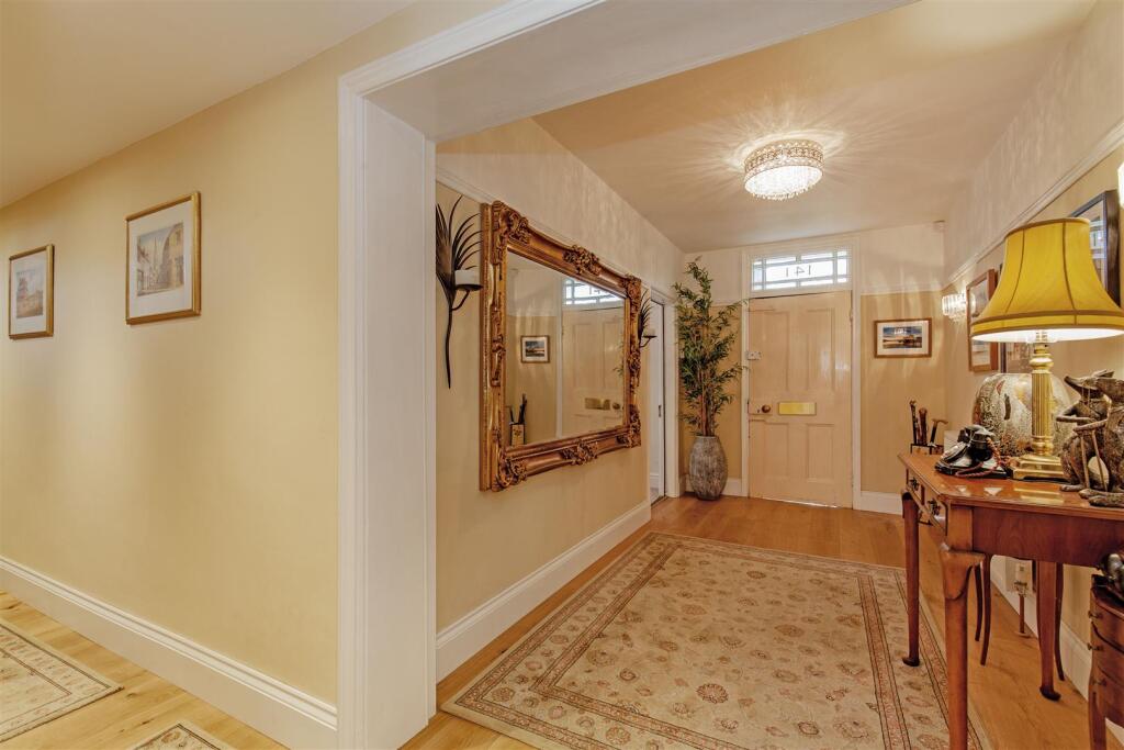 Entrance Hall-2.jpg