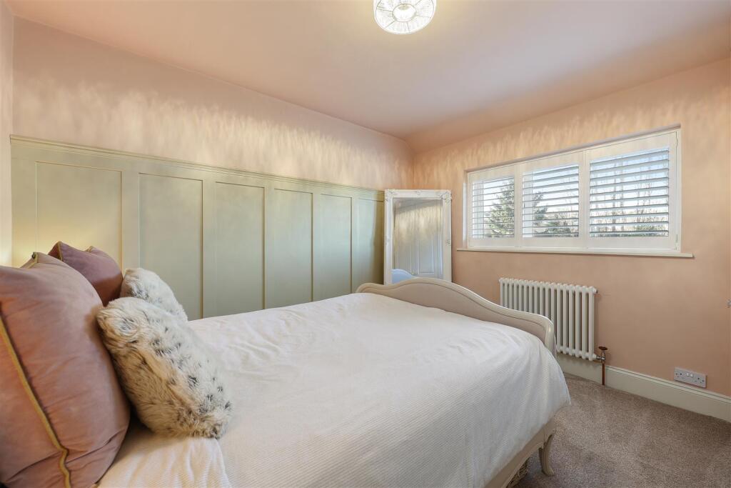 Bed1.jpg