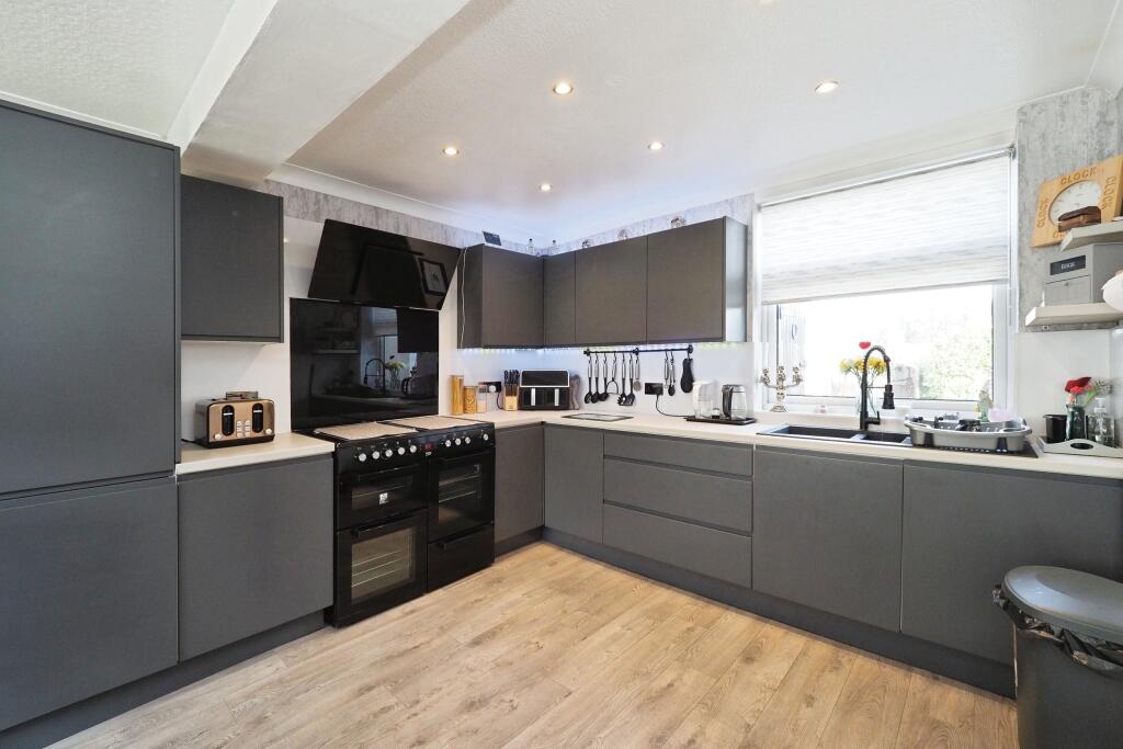 Stylish Open and Airy Kitchen and Dining Room