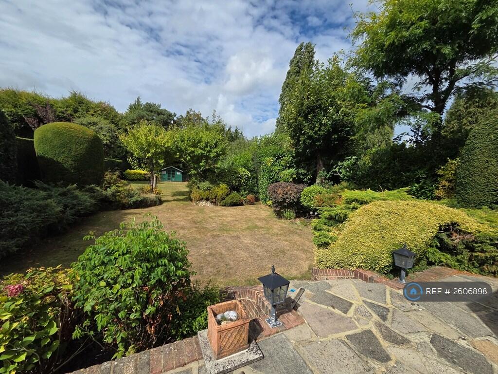 Mature Garden (100ft+ With 2 Sheds)