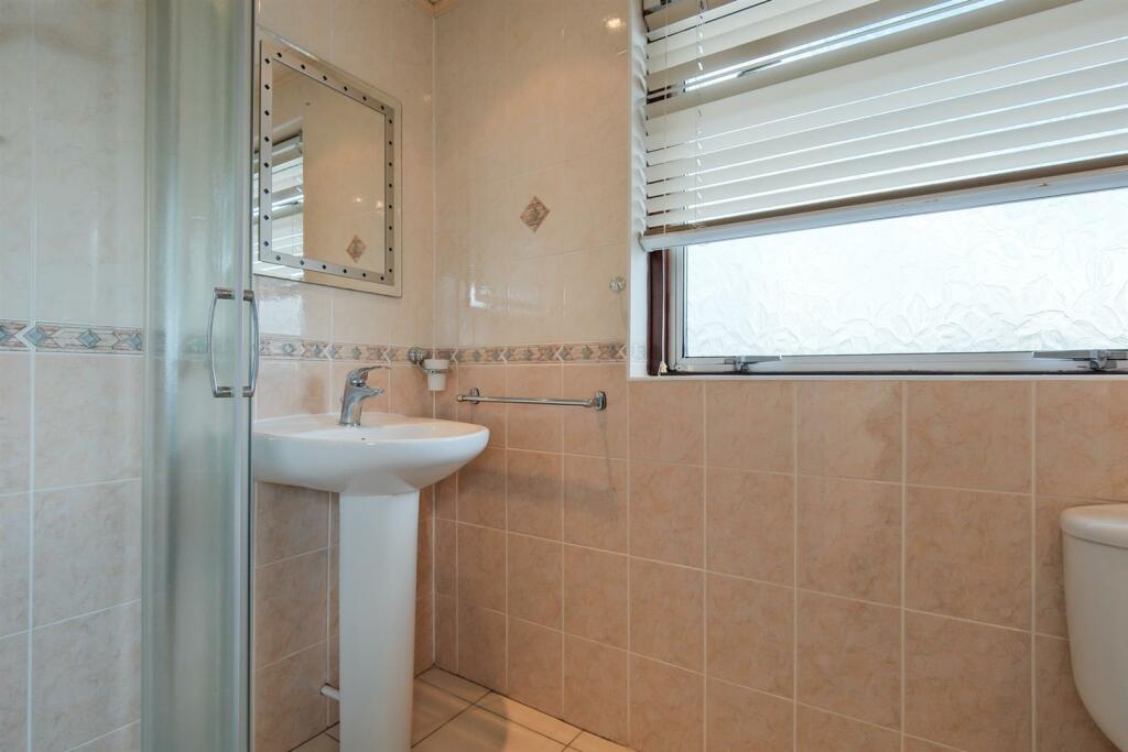 029-30 Braemar Cres, Carluke ML8 4BH.jpg
