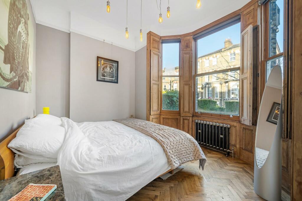 Bedroom (2).JPG