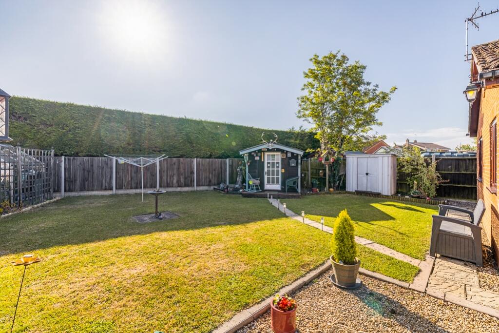 16 Clough Road (Holbeach)-10