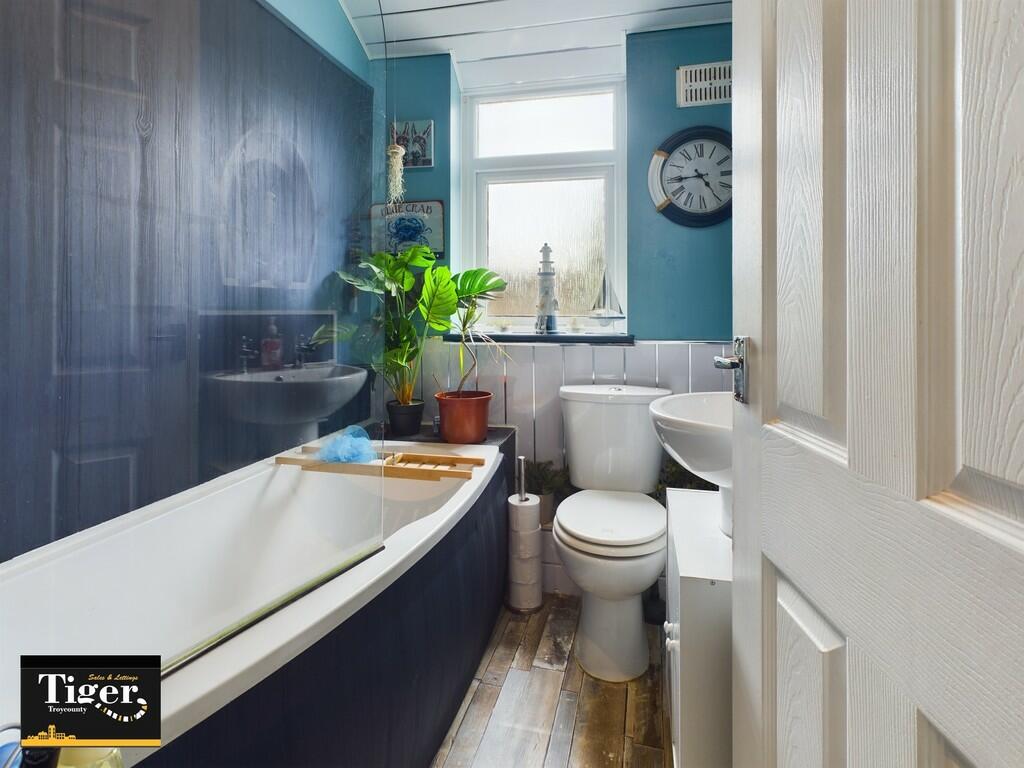 CAM02176G0-PR0279...