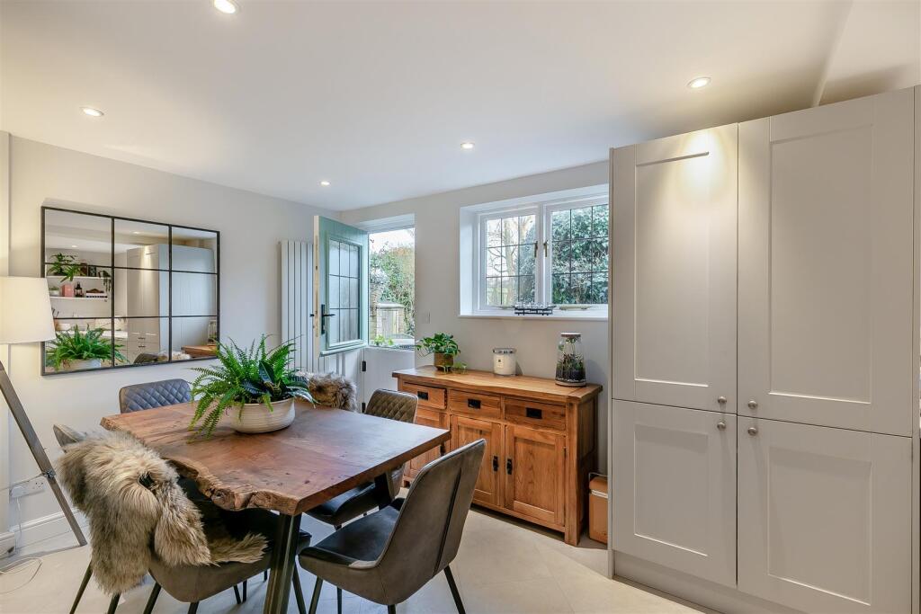8632704-interior31.jpg