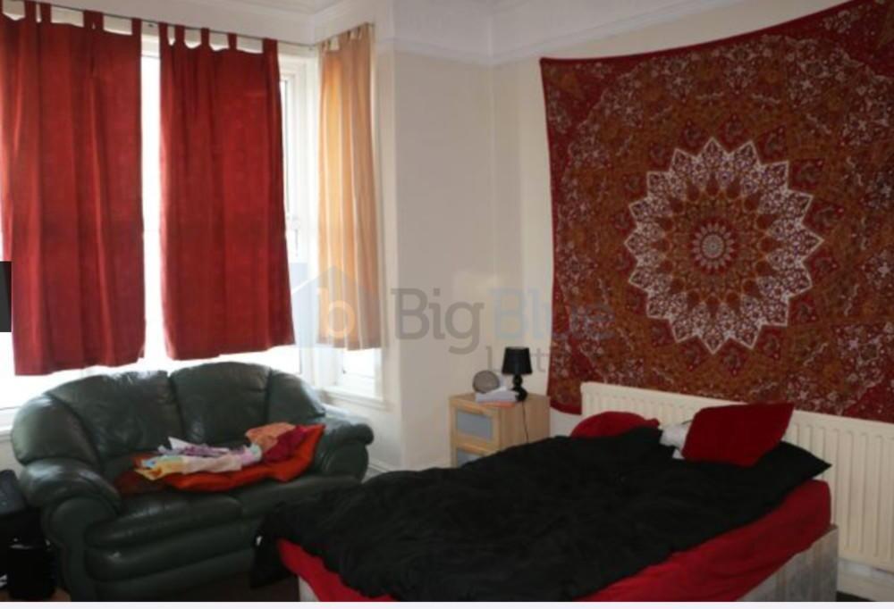 A cozy double bedroom featuring a comfortable d...