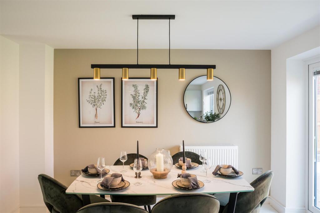 KITCHEN/DINING ROOM