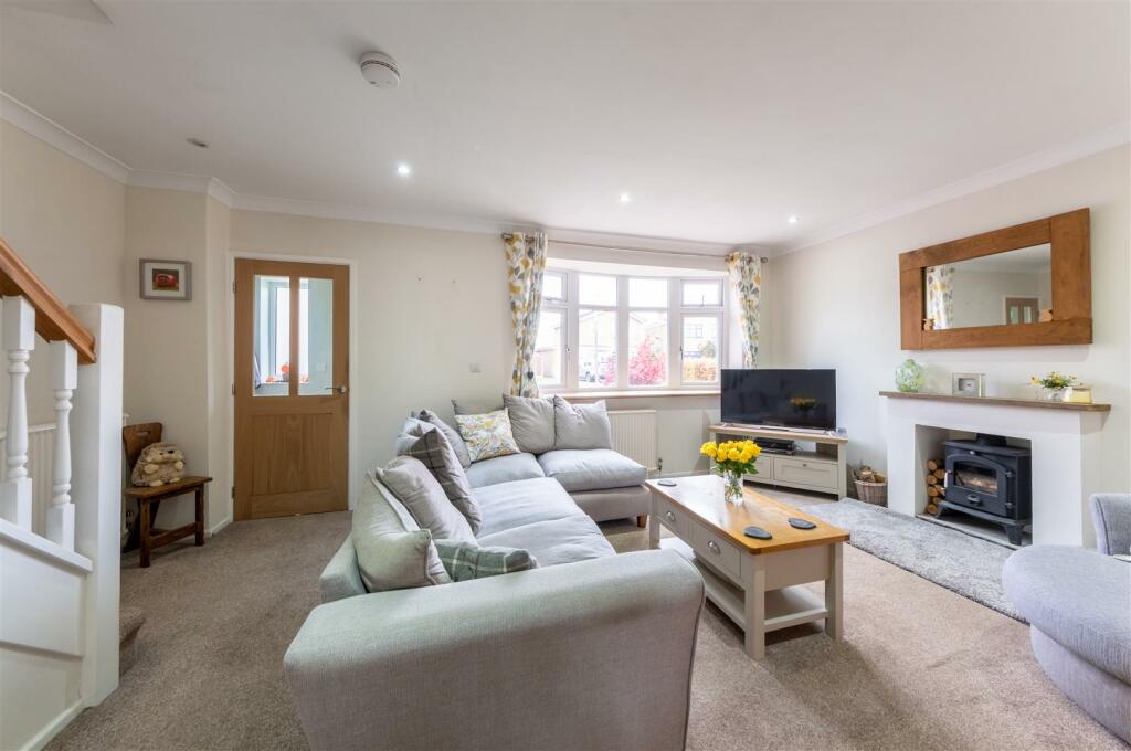 4 Oaktree Close-009.jpg