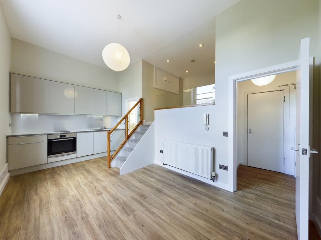 CAM00560P1-PR0102-STILL01