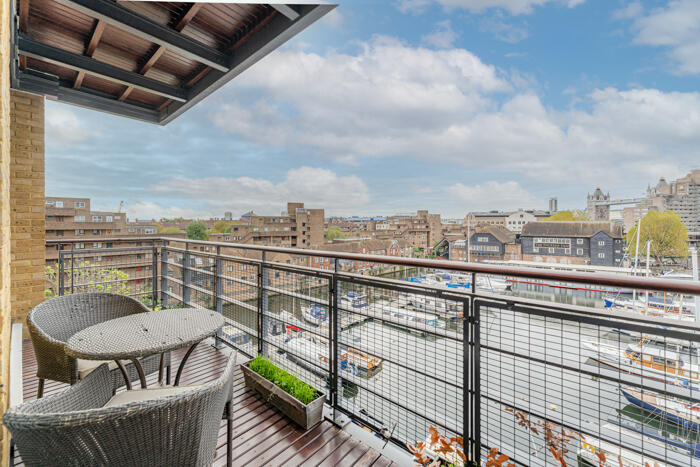 Thomas More Street, London, E1W