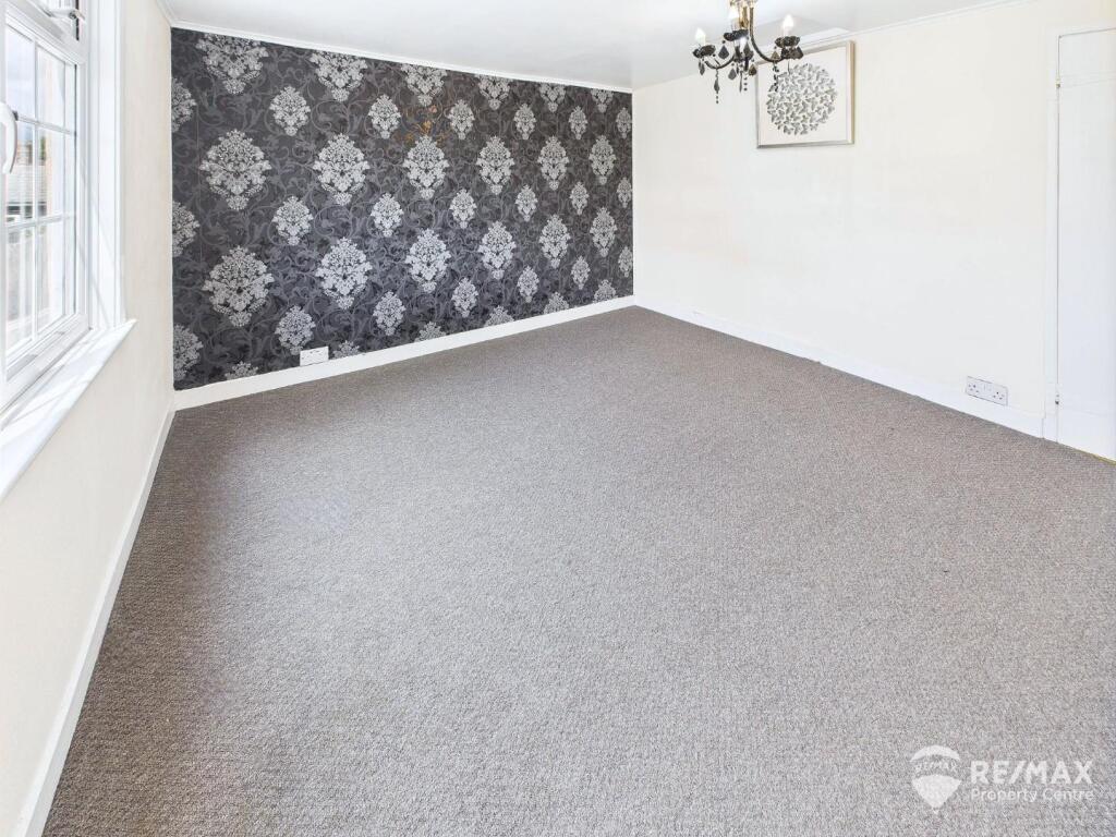 Bedroom 1.jpg