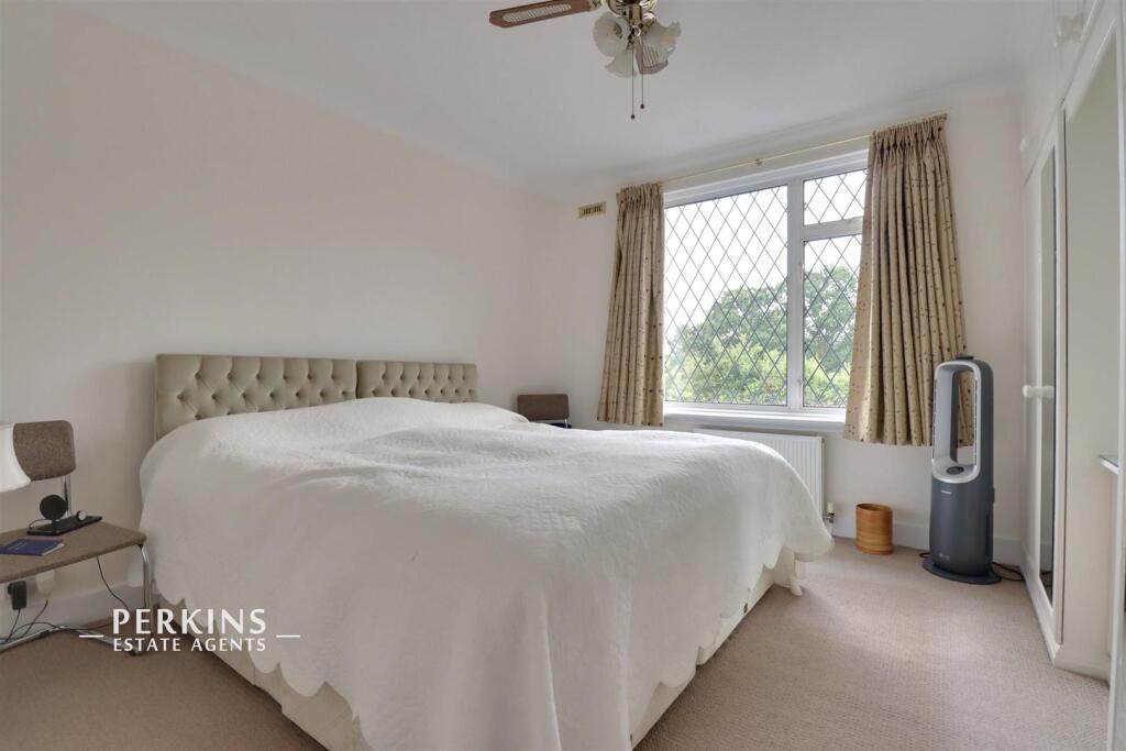 bed 4 .jpg