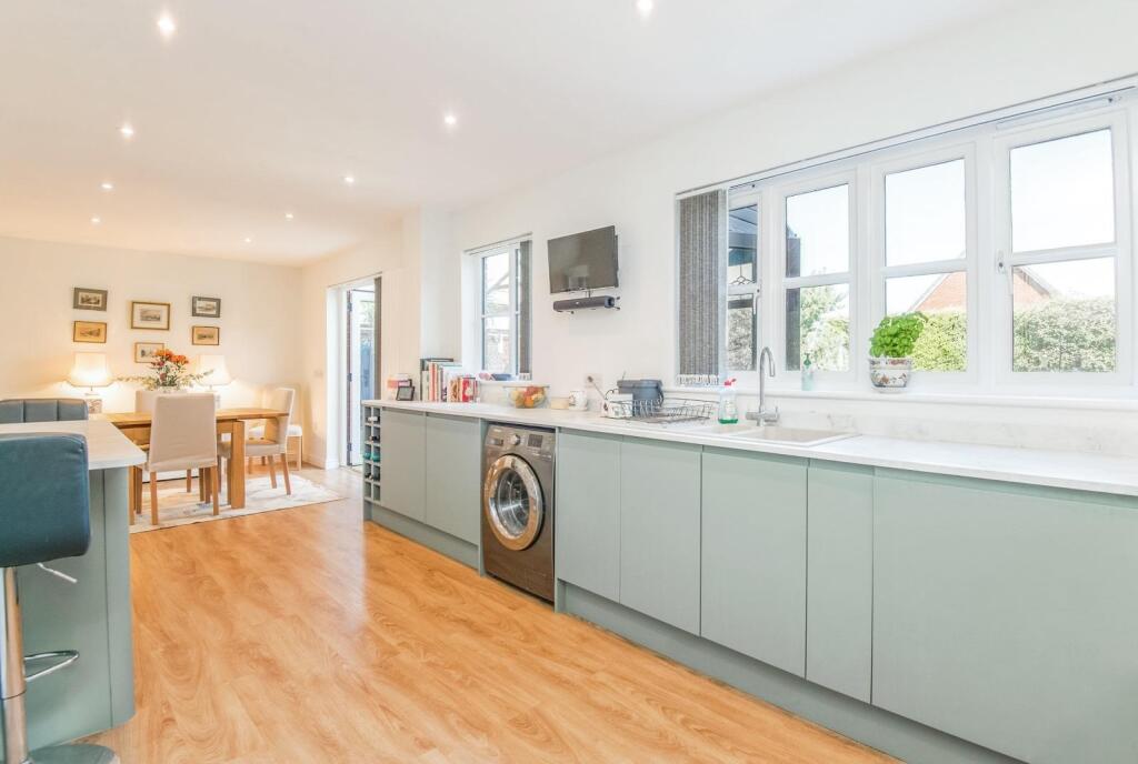 WhatsApp Image 2025-09-05 at 13.50.04 (6).jpeg