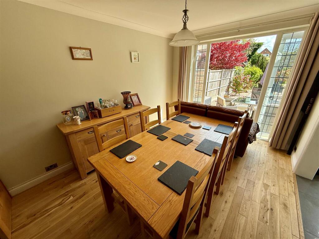 NR134 Dining.jpg