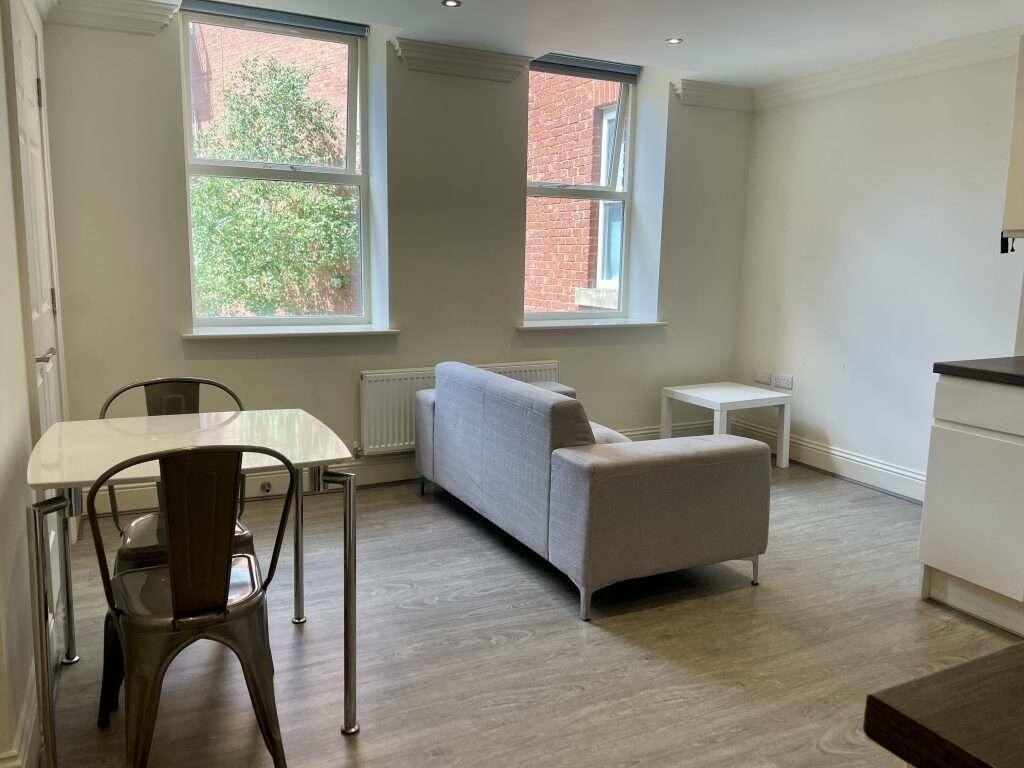 Flat_5_St_James_Row